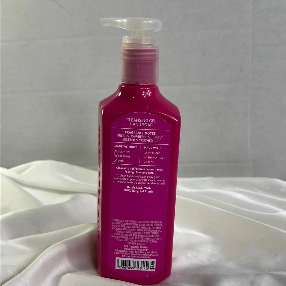 Bath & Body Works‎ Strawberry Soda Hand Soap - Vibrant Pink